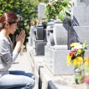 墓じまいで散骨をするには？知っておきたいポイント4つ